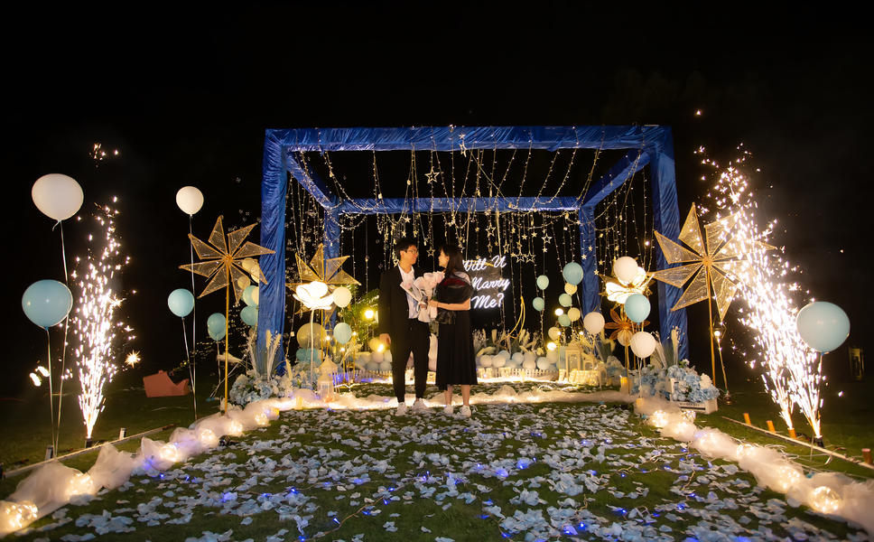 七夕快闪贵州求婚90后七夕集体活动另类的求爱感动全场