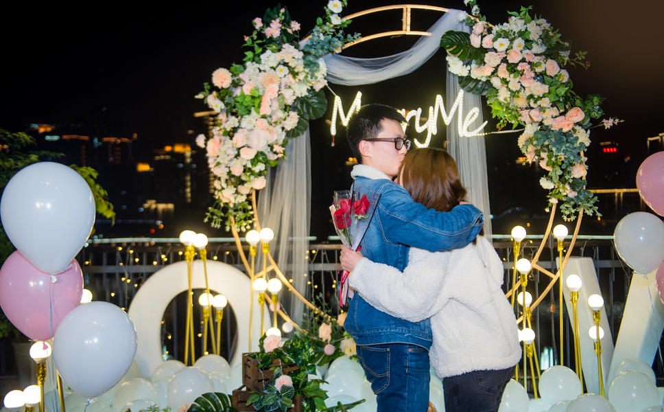 了解北京世贸天阶求婚价格 展现奢华浪漫求婚策划