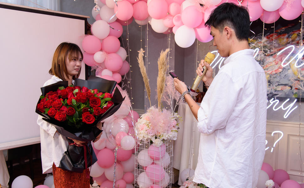 贵阳动感ktv经典求婚策划享受最为温馨的场面