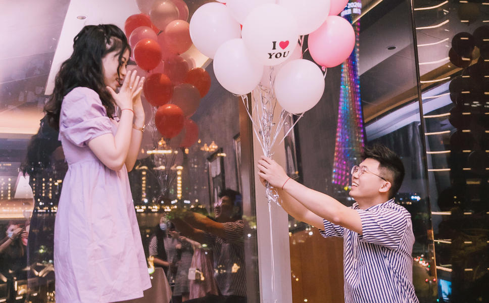 要说女孩子喜欢什么样的求婚方式,那一定是温馨浪漫的了.